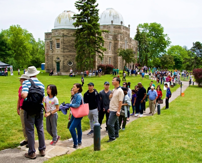 line up for dome tour on DDO opening day