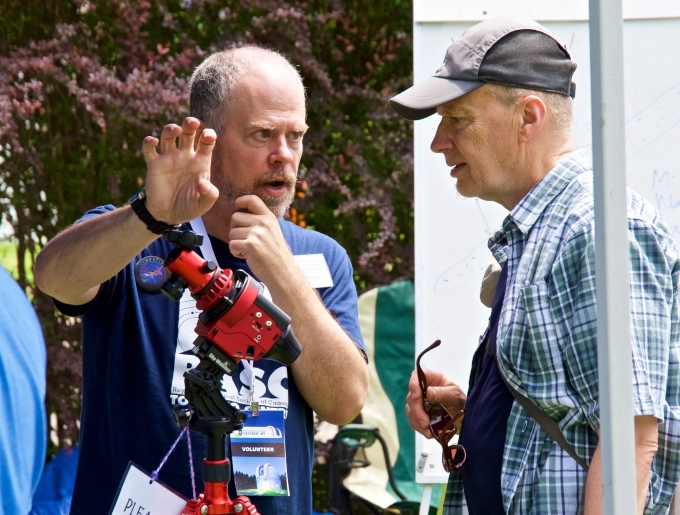 volunteer explaining mount operation on DDO opening day