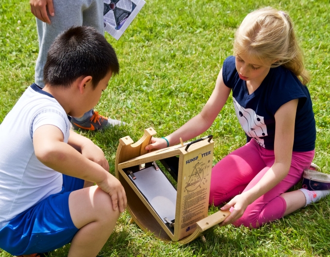 young astronomers spotting the Sun on DDO opening day